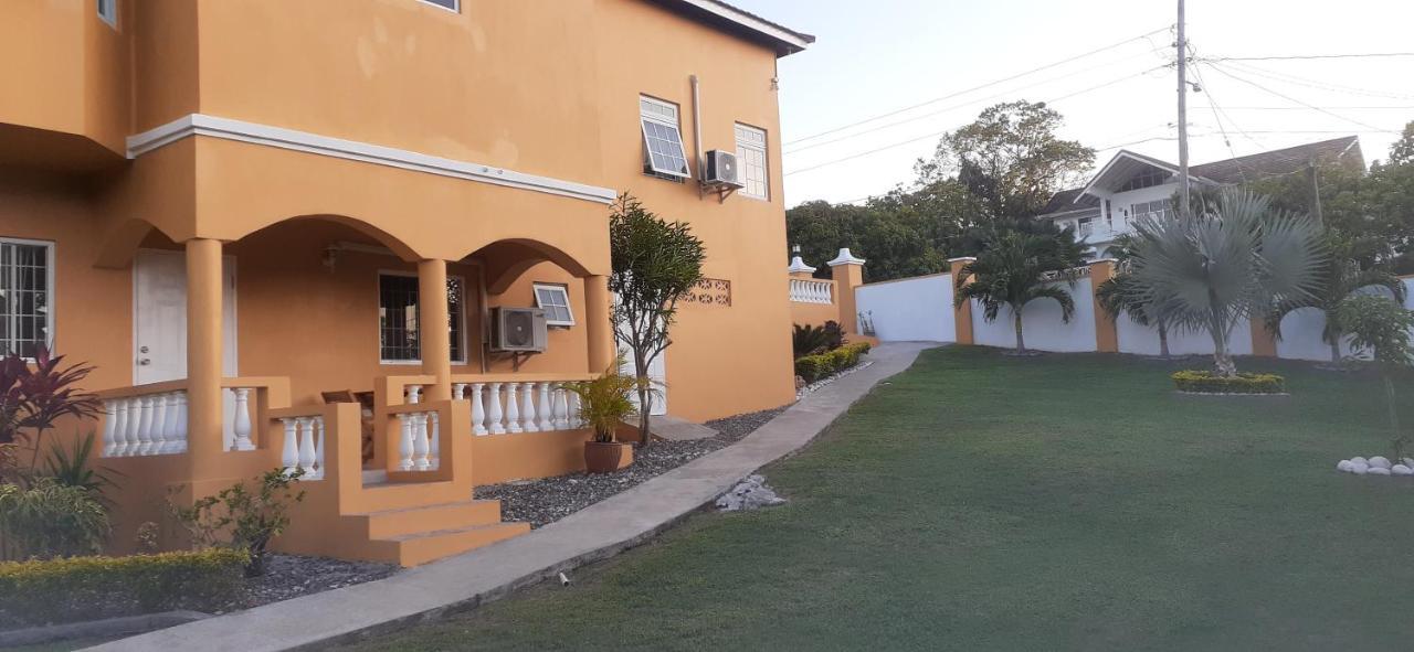 Modrians Bed and Breakfast Runaway Bay Εξωτερικό φωτογραφία