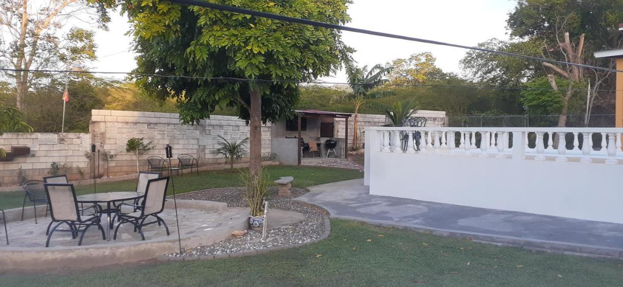 Modrians Bed and Breakfast Runaway Bay Εξωτερικό φωτογραφία