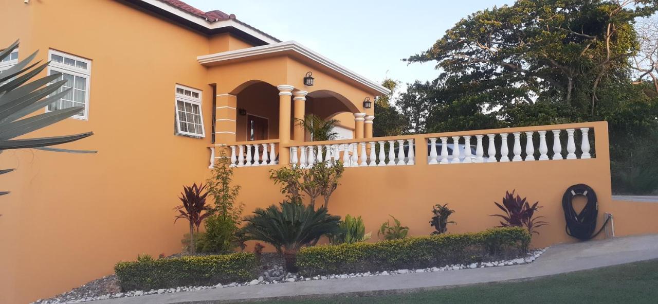 Modrians Bed and Breakfast Runaway Bay Εξωτερικό φωτογραφία