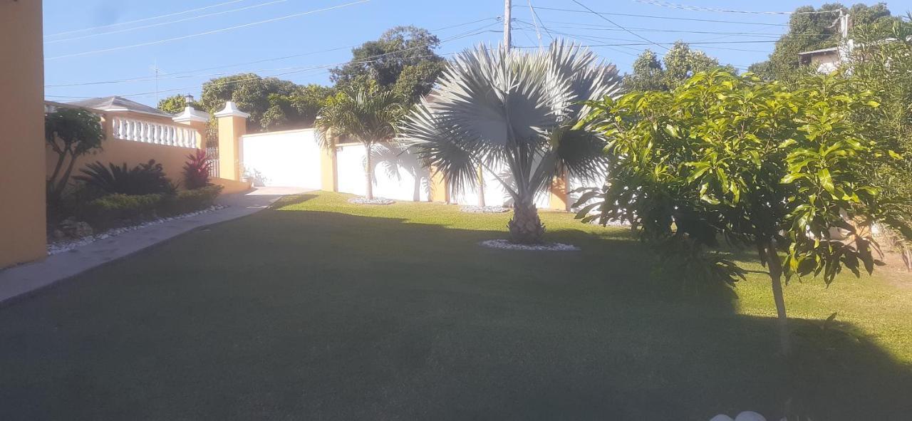 Modrians Bed and Breakfast Runaway Bay Εξωτερικό φωτογραφία