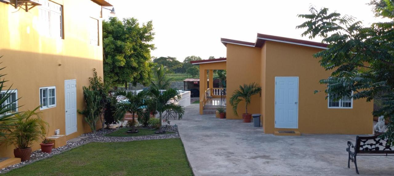 Modrians Bed and Breakfast Runaway Bay Εξωτερικό φωτογραφία