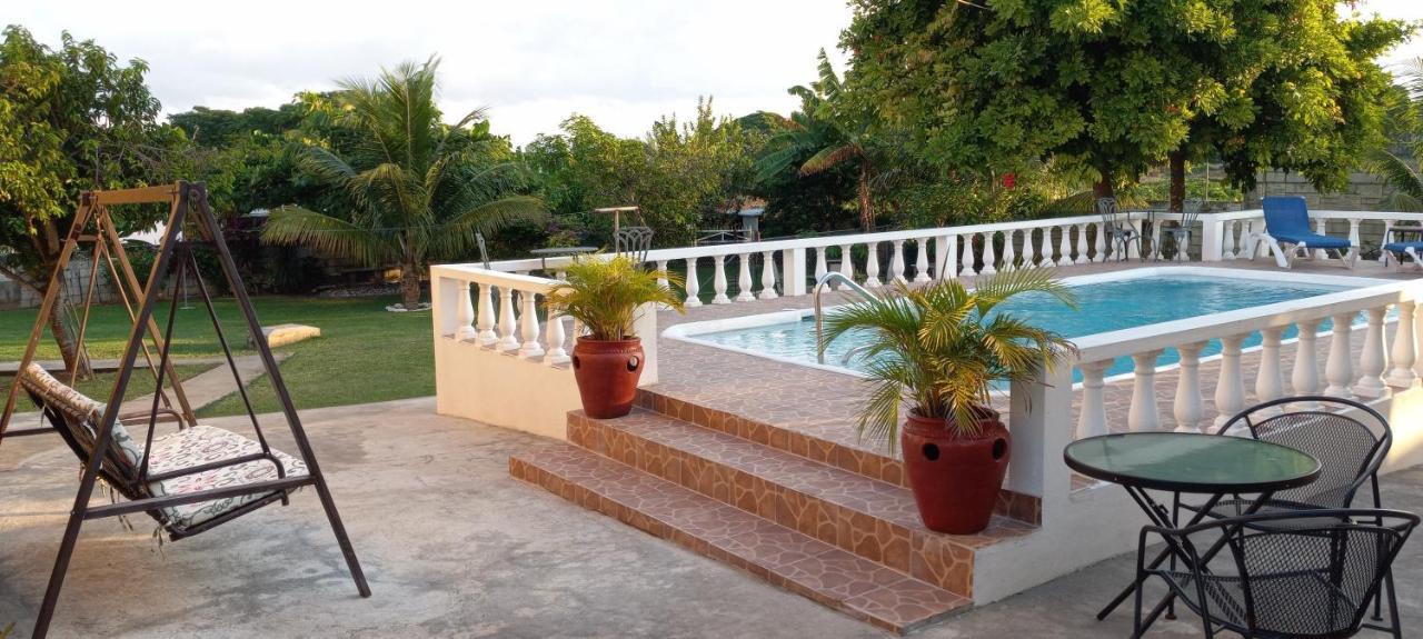 Modrians Bed and Breakfast Runaway Bay Εξωτερικό φωτογραφία