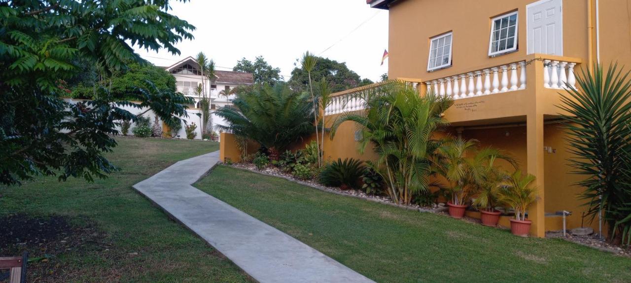 Modrians Bed and Breakfast Runaway Bay Εξωτερικό φωτογραφία