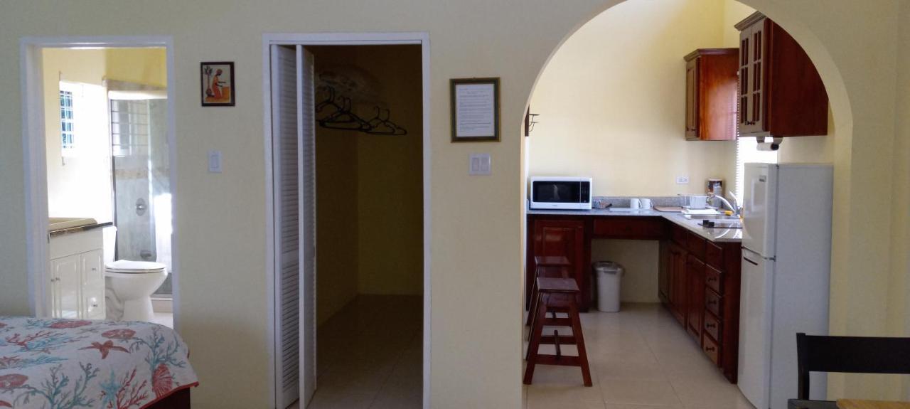 Modrians Bed and Breakfast Runaway Bay Εξωτερικό φωτογραφία