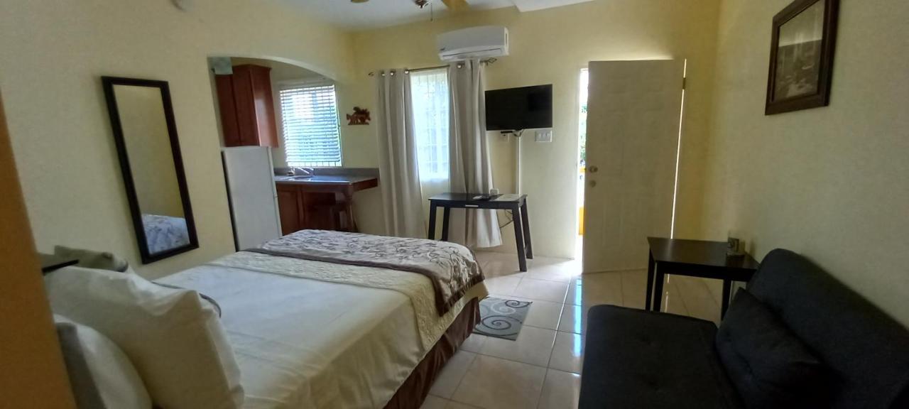 Modrians Bed and Breakfast Runaway Bay Εξωτερικό φωτογραφία