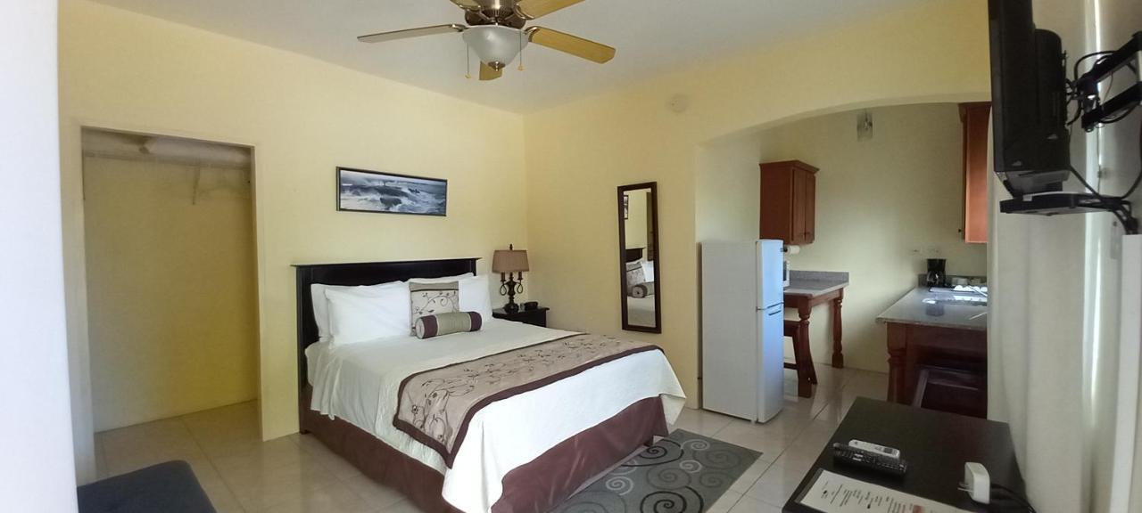 Modrians Bed and Breakfast Runaway Bay Εξωτερικό φωτογραφία
