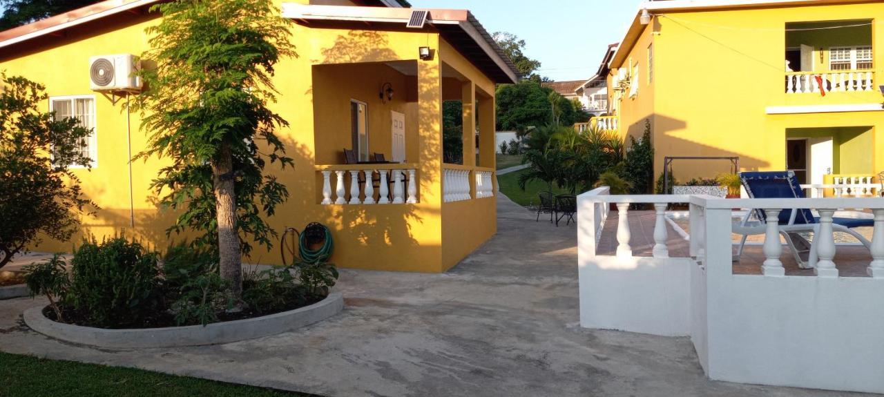 Modrians Bed and Breakfast Runaway Bay Εξωτερικό φωτογραφία