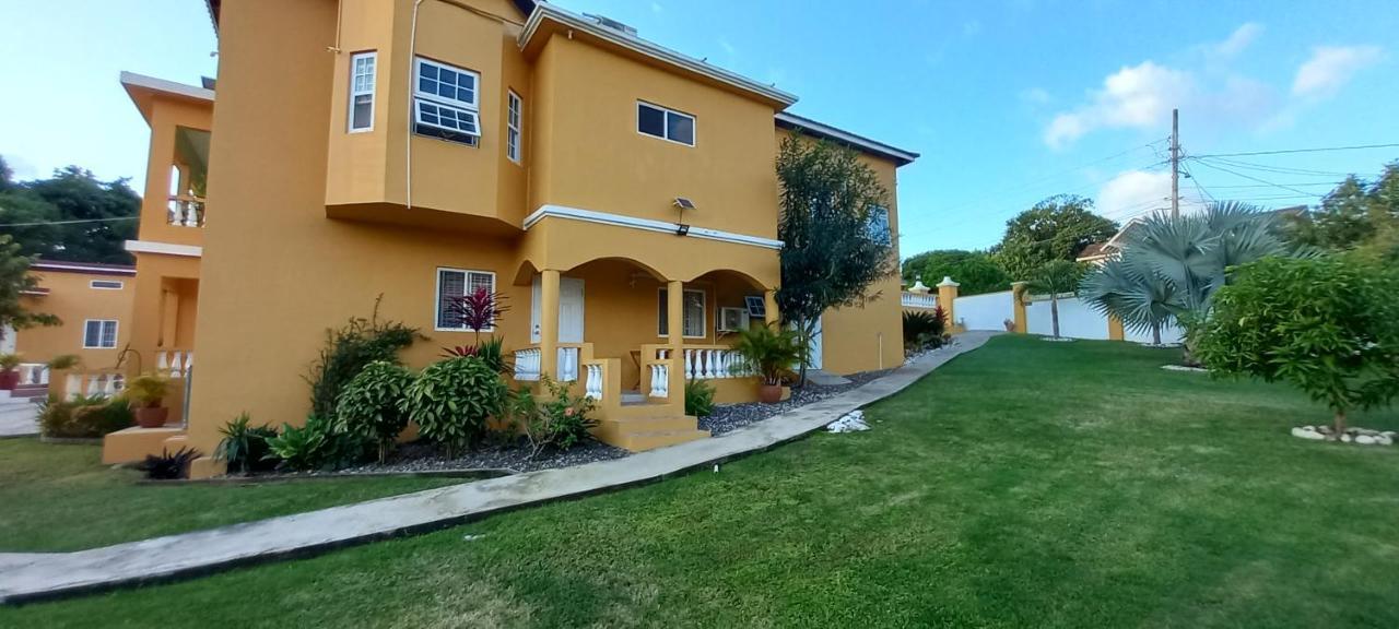 Modrians Bed and Breakfast Runaway Bay Εξωτερικό φωτογραφία