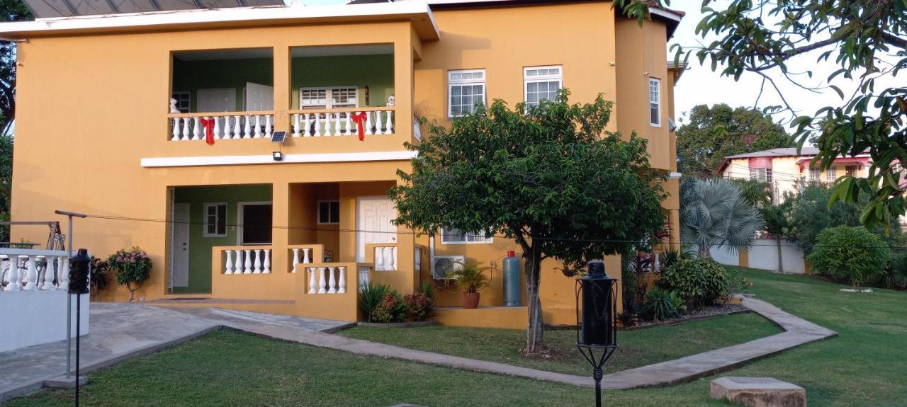 Modrians Bed and Breakfast Runaway Bay Εξωτερικό φωτογραφία